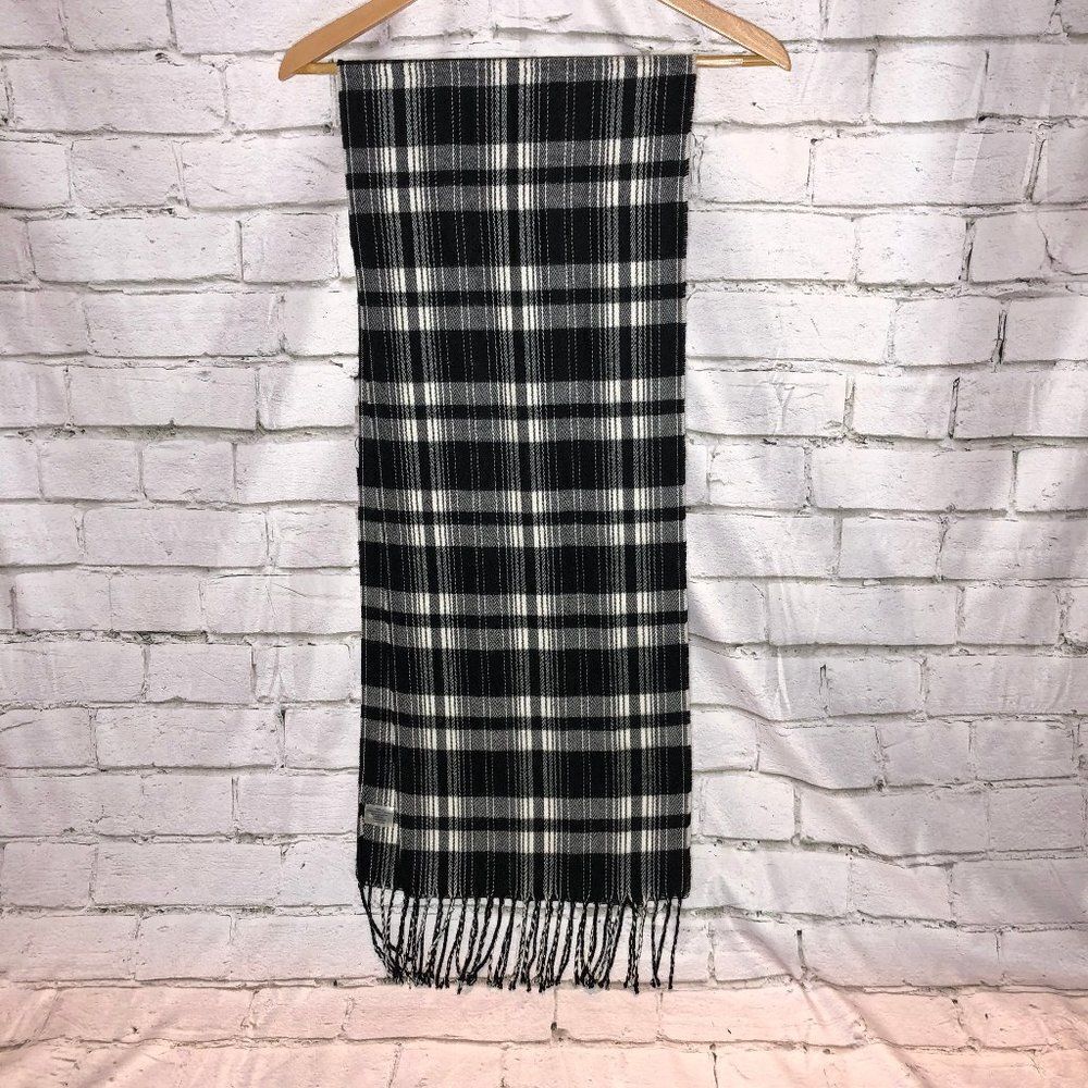 BlackโandโWhiteโPlaidย Scarfโ